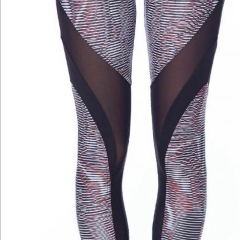 KORAL Sahara and black high rise leggings - Picture 3 of 10